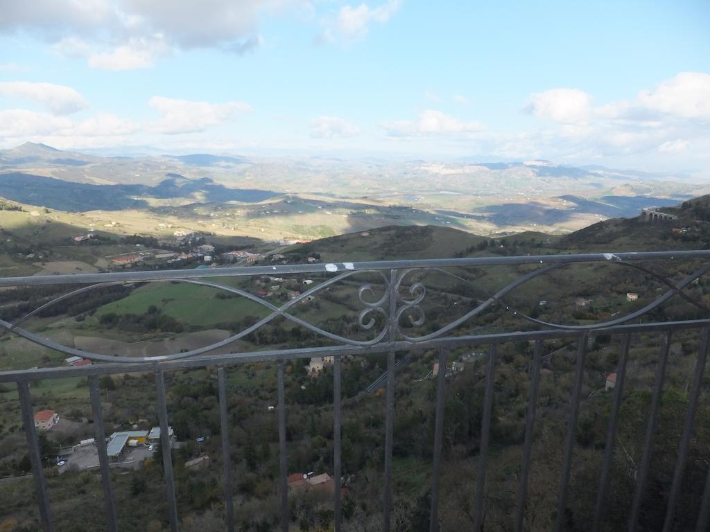 Una Casa Al Belvedere Enna Bilik gambar